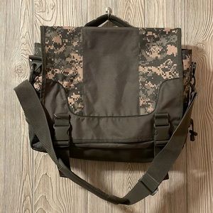 Messenger bag. Very roomy!!!!